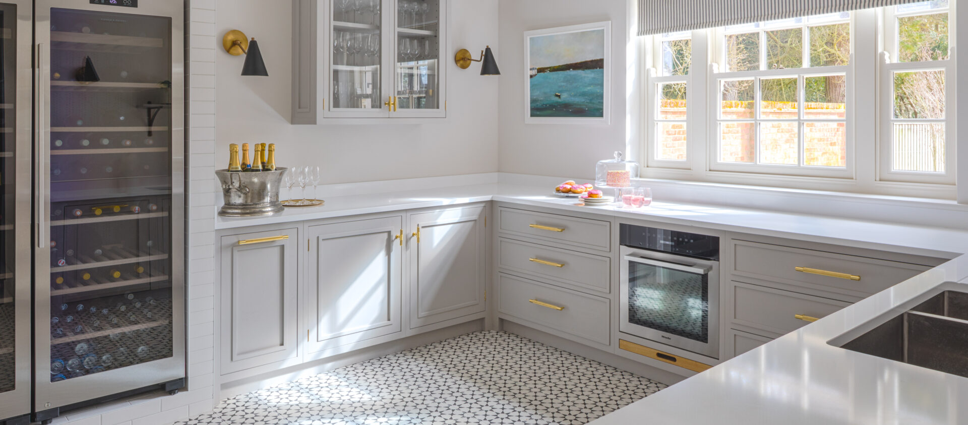 A white support kitchen 