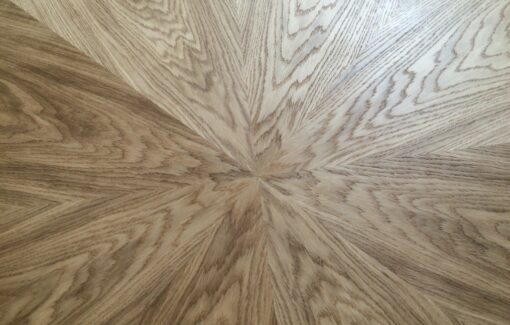 Stunning grain of Guild Anderson round oak dining table