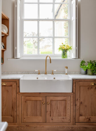 Wooden cabinets - The Best Colours for Country House Kitchens - part 3