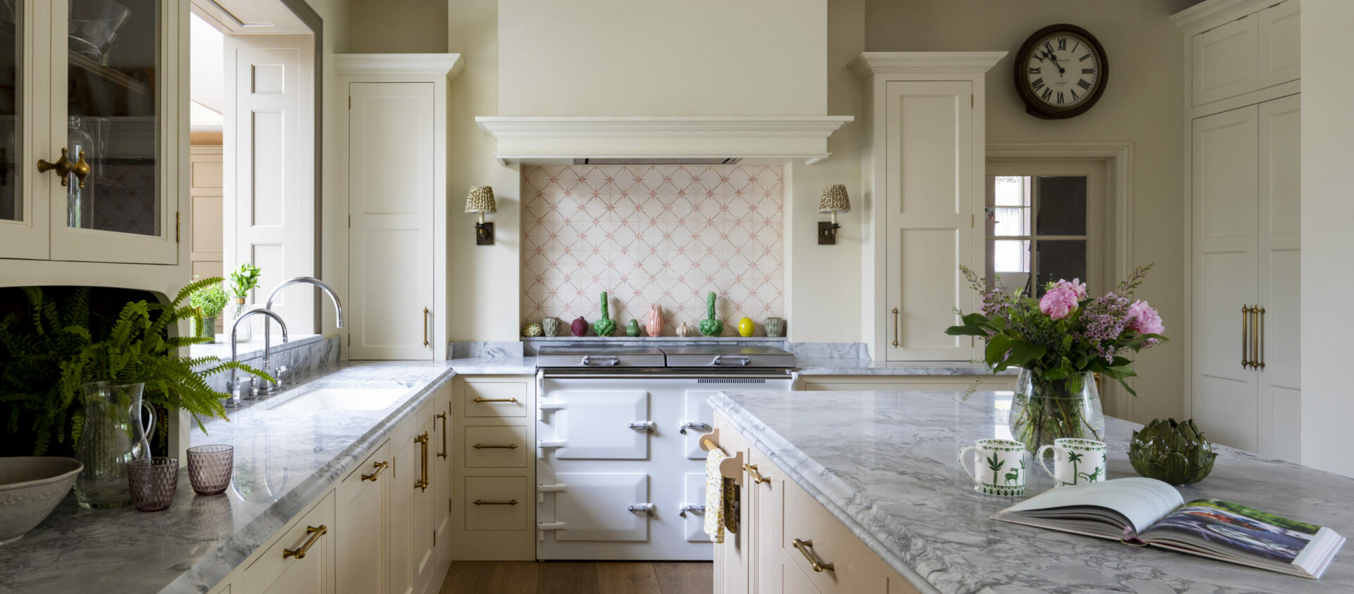 Bespoke cream hand painted kitchen for a Hampshire home