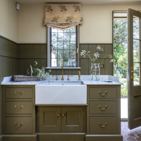 The Best Colours for Country House Kitchens