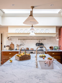 Country Farmhouse kitchen with large kitchen island