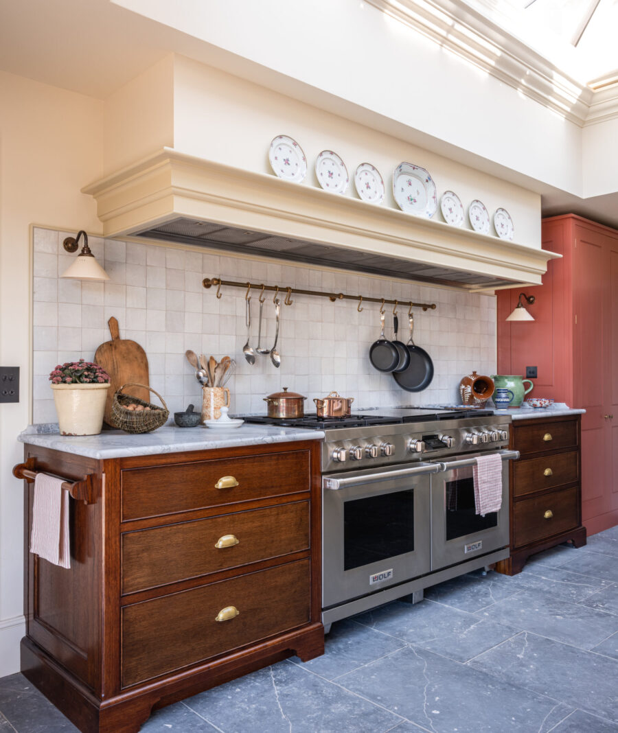 A wolf cooker flanked by oak drawers in a country Farmhouse Kitchen A wolf cooker flanked by oak drawers in a country Farmhouse Kitchen