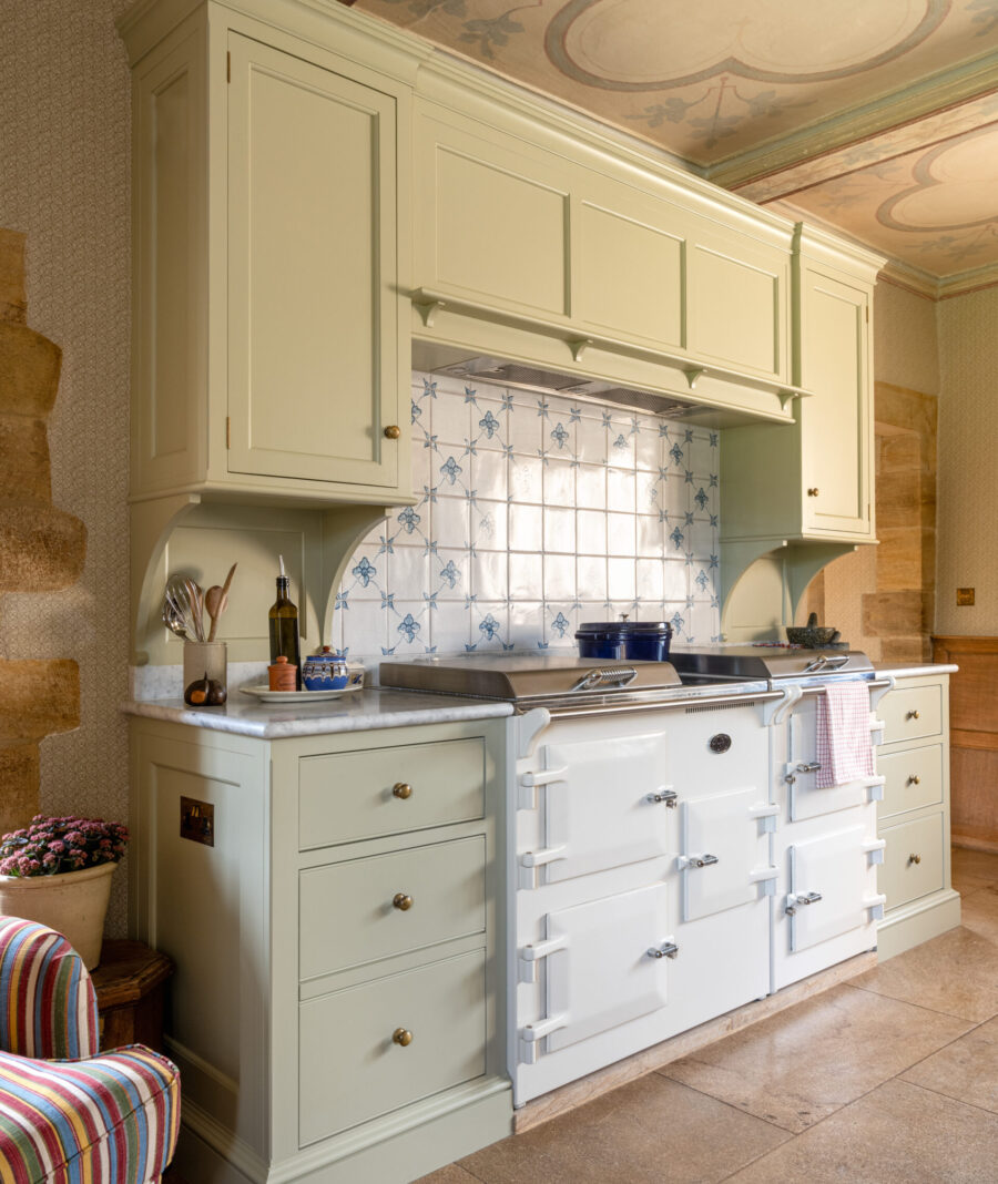 The Everhot range cooker is framed by a surround that incorporates bespoke cabinetry The Everhot range cooker is framed by a surround that incorporates bespoke cabinetry