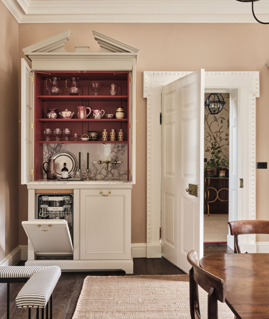 The left hand bespoke cabinet houses a cocktail bar and integrated dishwasher